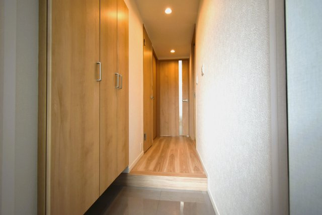 ナイスアーバン鶴ケ谷ヒルズの玄関