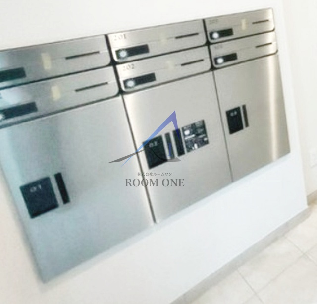 プラザＮ．Ｊ．Ｂのその他共用部分|集合ポストと宅配ボックスです。