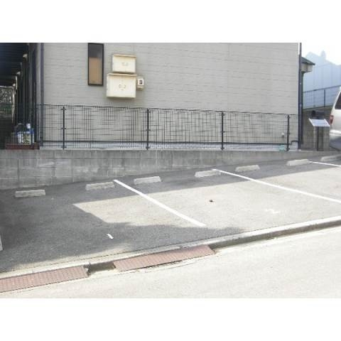 ブランシェかえでの駐車場