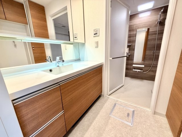 【洗面所】 | 【新規リフォーム】BELISTA吉島 | 使いやすい大型の洗面台を設置したパウダールームです。