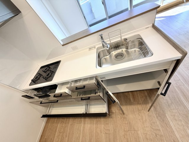 【キッチン】 | 【新規リフォーム】BELISTA吉島 | たくさんの引き出しがあり、収納力は十分です！　シンクも調理スペースも広く、使いやすいキッチンです。