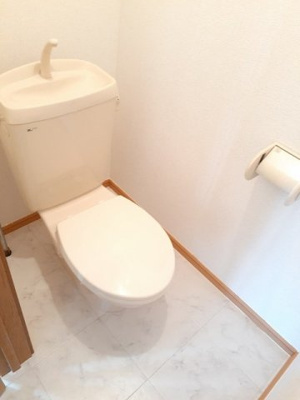 【トイレ】 | シェーネスハウゼ | ゆったりとした空間のトイレです