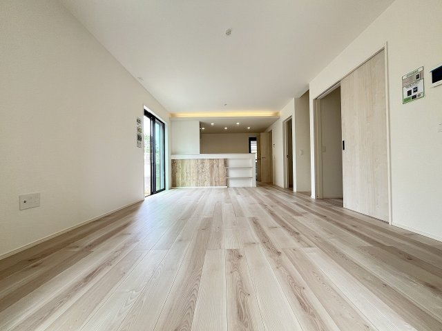 【内装】 | 糟屋郡宇美町宇美中央1丁目3期　6号棟（全6棟）【仲介手数料無料・0円】 | 施工例。リビングです。施工例は完成時と異なる場合があります。