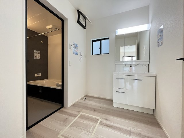 【洗面所】 | 糟屋郡宇美町宇美中央1丁目3期　6号棟（全6棟）【仲介手数料無料・0円】 | 施工例。施工例は完成時と異なる場合があります。