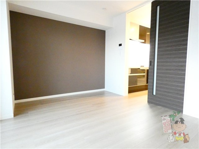 エステイ学南町の居間・リビング