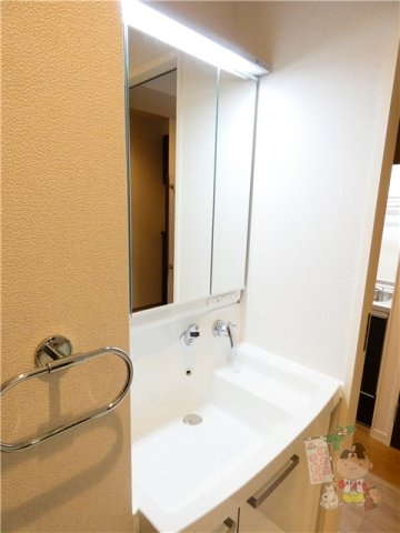 エステイ学南町の洗面所