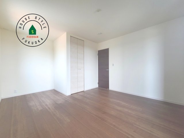福津市西福間3丁目第1-2棟（2号棟）の内観：施工例|主寝室には収納力に優れたクローゼットがありますので、お部屋もすっきり片付きます。