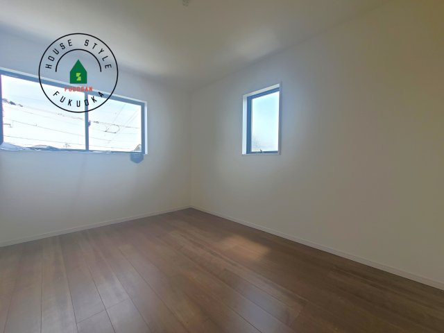 福津市西福間3丁目第1-2棟（2号棟）の内観：施工例|採光良好な洋室は全居室、複層ガラスの遮熱効果と断熱効果で、一年中快適に過ごせます。