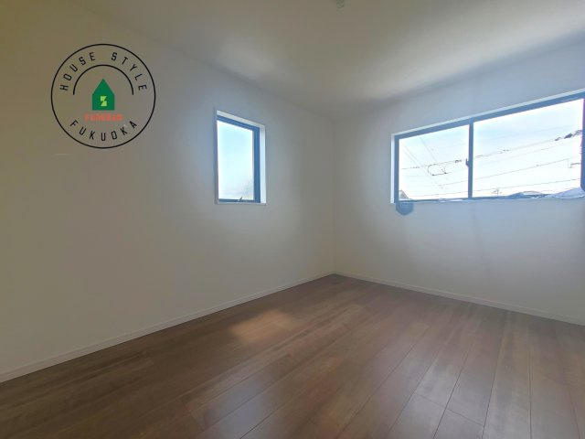 福津市西福間3丁目第1-2棟（2号棟）の内観：施工例|穏やかな光が差し込む室内には、穏やかな時間が流れます。