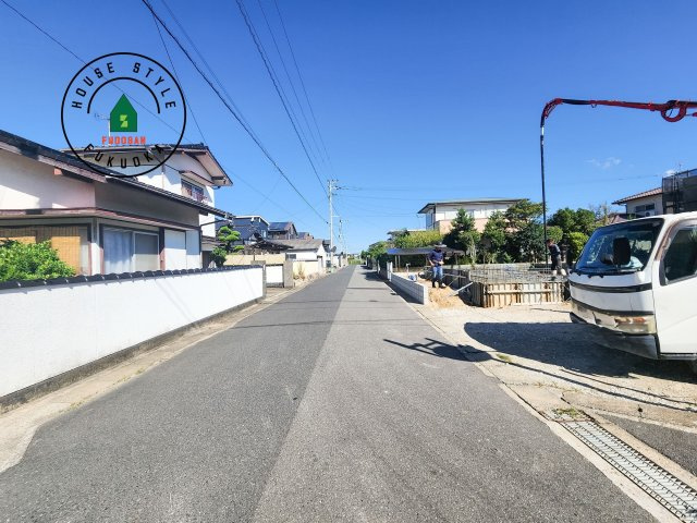 福津市西福間3丁目第1-2棟（2号棟）の前面道路含む現地写真|前面道路です。