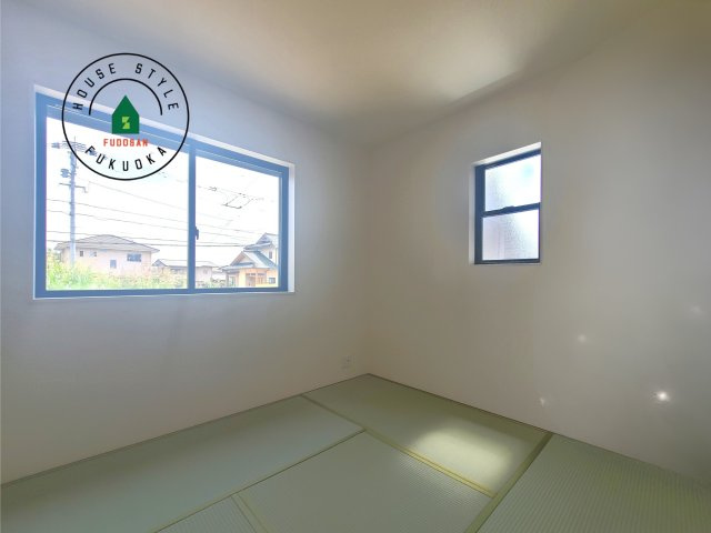 福津市西福間3丁目第1-2棟（2号棟）の内観：施工例|和室を上手に活用すると暮らし方の幅が広がります。例えば普段は開け放して、子供の小さいうちはお昼寝や遊びのスペースに。畳はソフトなので転んでもケガをしにくく安心です