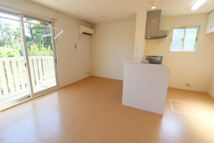 グランドメゾンBの居間・リビング|LDK12帖