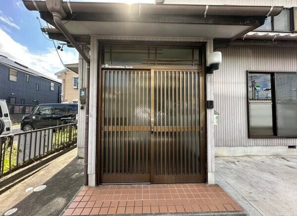 阿野町借家のエントランス