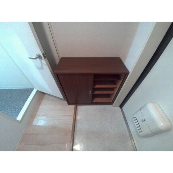 日宝アドニス塩屋の玄関