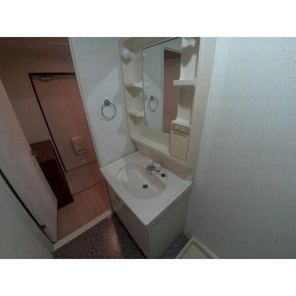 日宝アドニス塩屋の独立洗面台