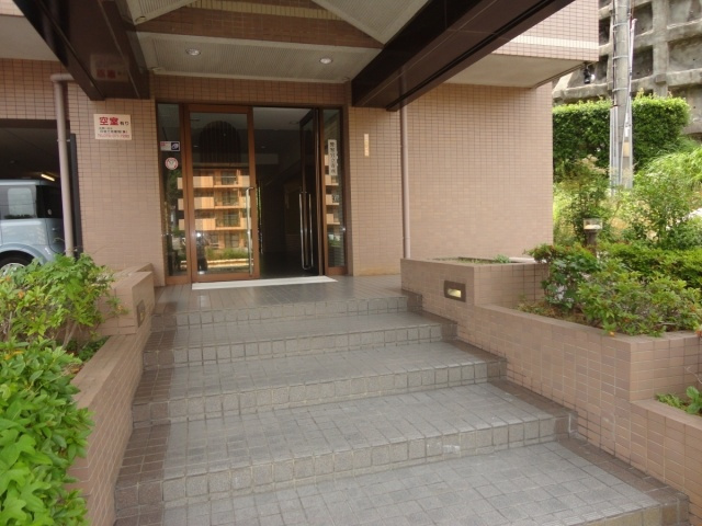 日宝アドニス塩屋のエントランス