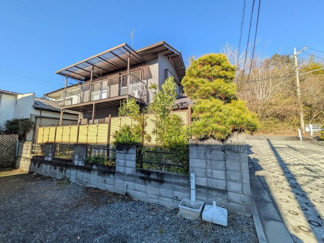八王子市　川町　中古戸建ての外観|～内外装リフォーム済の中古戸建て　4台駐車可能カースペース付き～
