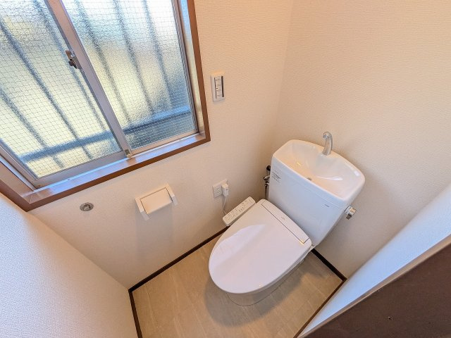 八王子市　川町　中古戸建てのトイレ|～新規交換済、暖房温水洗浄機能付きトイレ　冬場は特に嬉しい機能ですね～