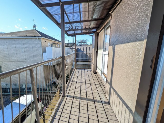 八王子市　川町　中古戸建てのバルコニー|～2部屋から出入り可能なバルコニー～