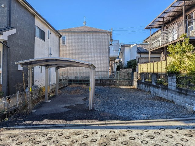 八王子市　川町　中古戸建ての駐車場|～最大4台駐車可能カースペース付き～