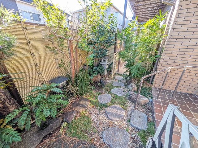 八王子市　川町　中古戸建ての外観|～内外装リフォーム中の中古戸建て　4台駐車可能カースペース付き～