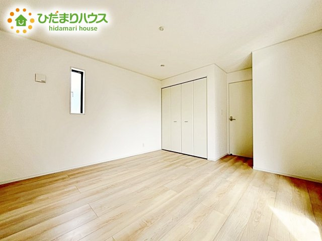 【寝室】 | 水戸市西原第9　新築戸建　2号棟 | バルコニーに面していて、たっぷり光りの入る明るい子供部屋です！
