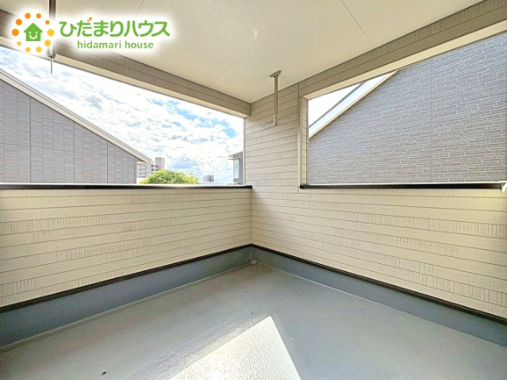 【バルコニー】 | 水戸市西原第9　新築戸建　2号棟 | 雨の日でも安心なインナーバルコニーなら、外出時もお洗濯物が濡れる心配をしなくてすみますね♪