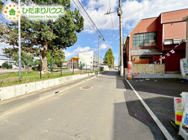 【前面道路含む現地写真】 | 水戸市西原第9　新築戸建　2号棟 | 閑静な住宅地なので、幹線道路や大通りに面していないので大型車が通ることが少なく静かです。