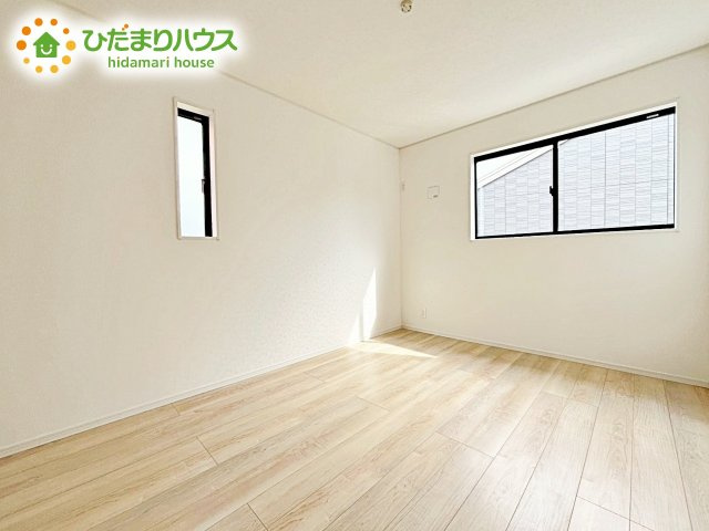 【洋室】 | 水戸市西原第9　新築戸建　2号棟 | 窓が多く、明るい空間を演出してくれます(*^^*)