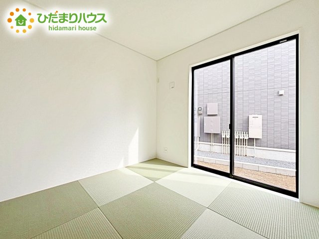 【和室】 | 水戸市西原第9　新築戸建　2号棟 | 正方形の畳がモダンでスタイリッシュな空間です。客間としてはもちろん、キッズスペースやヨガスペースなど、マルチに活用できます♪