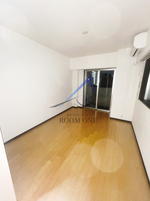 プラティーク・キューヴの居間・リビング|洋室のお部屋です。