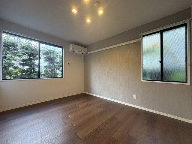 ルレーブ等々力の洋室|アクセントクロスがおしゃれな洋室♪