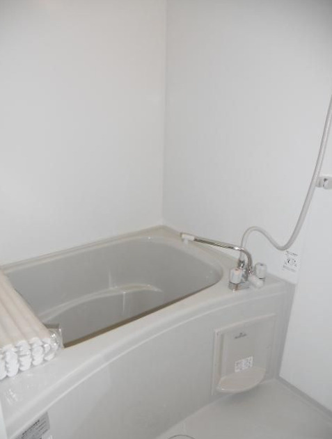 Prague　ルームコート　IHコンロ　敷地内ゴミ置場の浴室