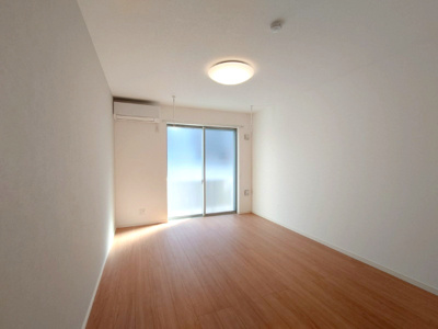 【居間・リビング】 | サクラテラス富士見 | ゆったり過ごせるリビングです