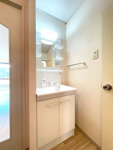 メゾンセピアCの独立洗面台|※写真は別室です。