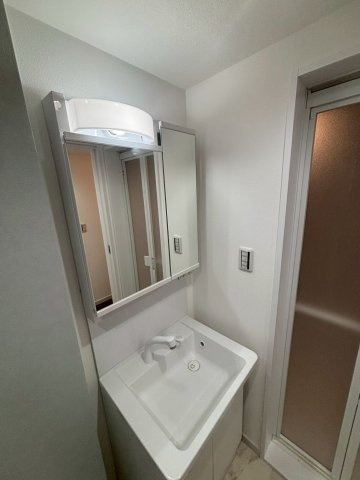 Housekul千駄木ビルの独立洗面台