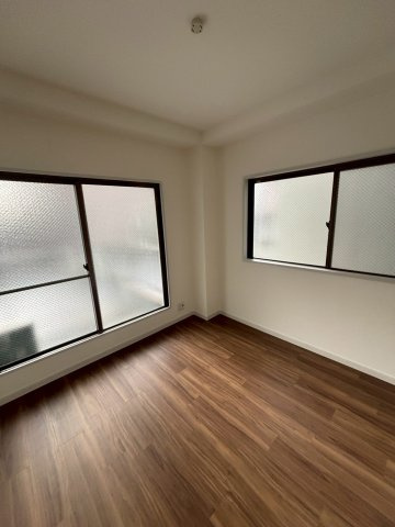 Housekul千駄木ビルの洋室