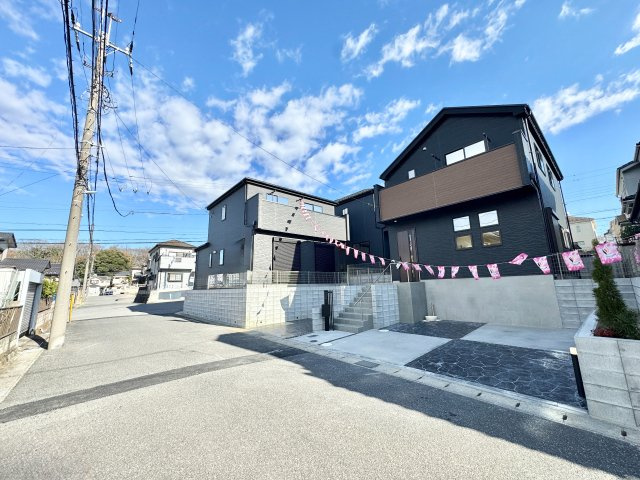 グラファーレ千葉市若葉区加曽利町６期の前面道路含む現地写真
