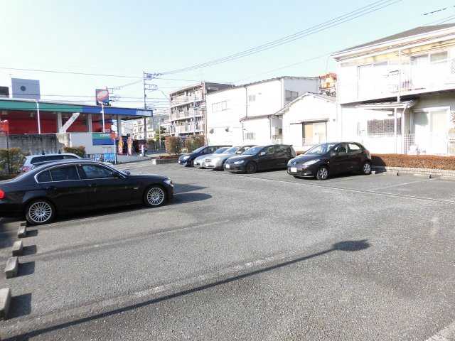 昭島コートエレガンスＥ棟の駐車場