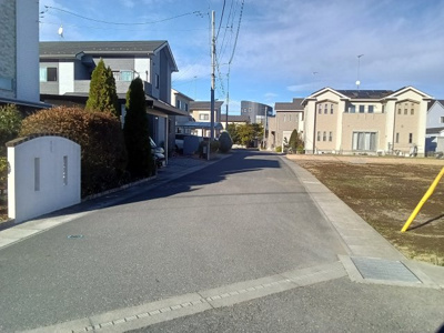 【前面道路含む現地写真】 | 【女沼第2期　現地外観】
※令和7年11月時点