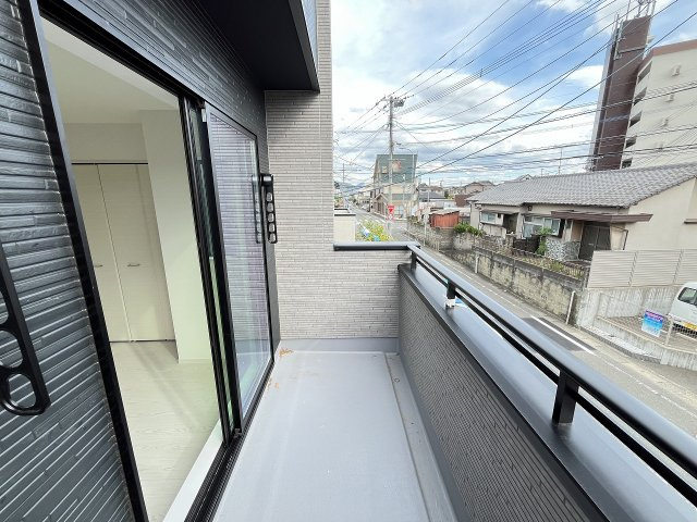 【バルコニー】 | 糟屋郡宇美町障子岳南2丁目2期　1号棟（全2棟）【仲介手数料無料・0円】 | 施工例。施工例は完成時と異なる場合があります。