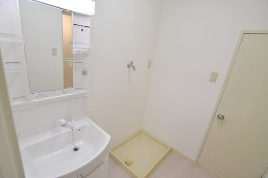 朝日向島マンションの独立洗面台