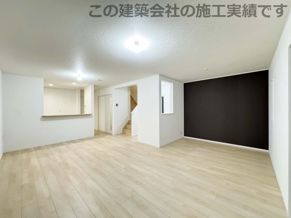 耐震+制震の家 高屋町：住宅性能取得物件 2号棟の居間・リビング|広々ＬＤＫ 
