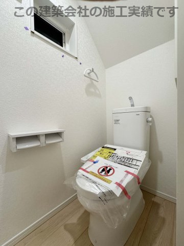 耐震+制震の家 高屋町：住宅性能取得物件 2号棟のトイレ|■温水洗浄暖房便座
■1階、2階に設置
■奥までぐるーっとフチなしのお手入れカンタン仕様