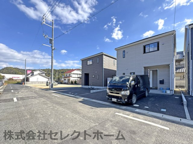 ■TVモニター 夜間の訪問者の顔も確認できるLEDライトを装備
■カードキー　カードやシールを近づけるだけで開け閉め出来る機能
■雨風に強い軽量アルミニウム仕上 インターホン 照明 ポスト 表札セット