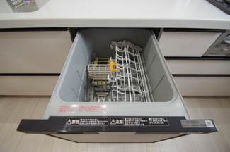 【キッチン】 | 【仲介手数料無料！！】日野市新町２丁目　新築戸建て（全7棟）4号棟　5180万円 | 食器洗い乾燥機