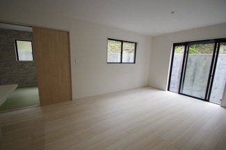 【居間・リビング】 | 【仲介手数料無料！！】日野市新町２丁目　新築戸建て（全7棟）4号棟　5180万円