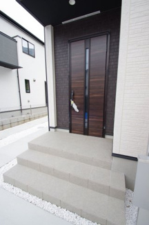 【玄関】 | 【仲介手数料無料！！】日野市新町２丁目　新築戸建て（全7棟）4号棟　5180万円