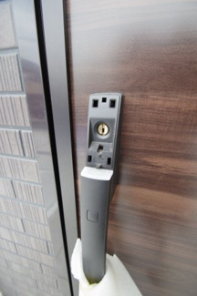 【防犯設備】 | 【仲介手数料無料！！】日野市新町２丁目　新築戸建て（全7棟）4号棟　5180万円 | 玄関カードキー対応