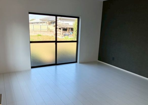 都城市立野町の中古一戸建の洋室